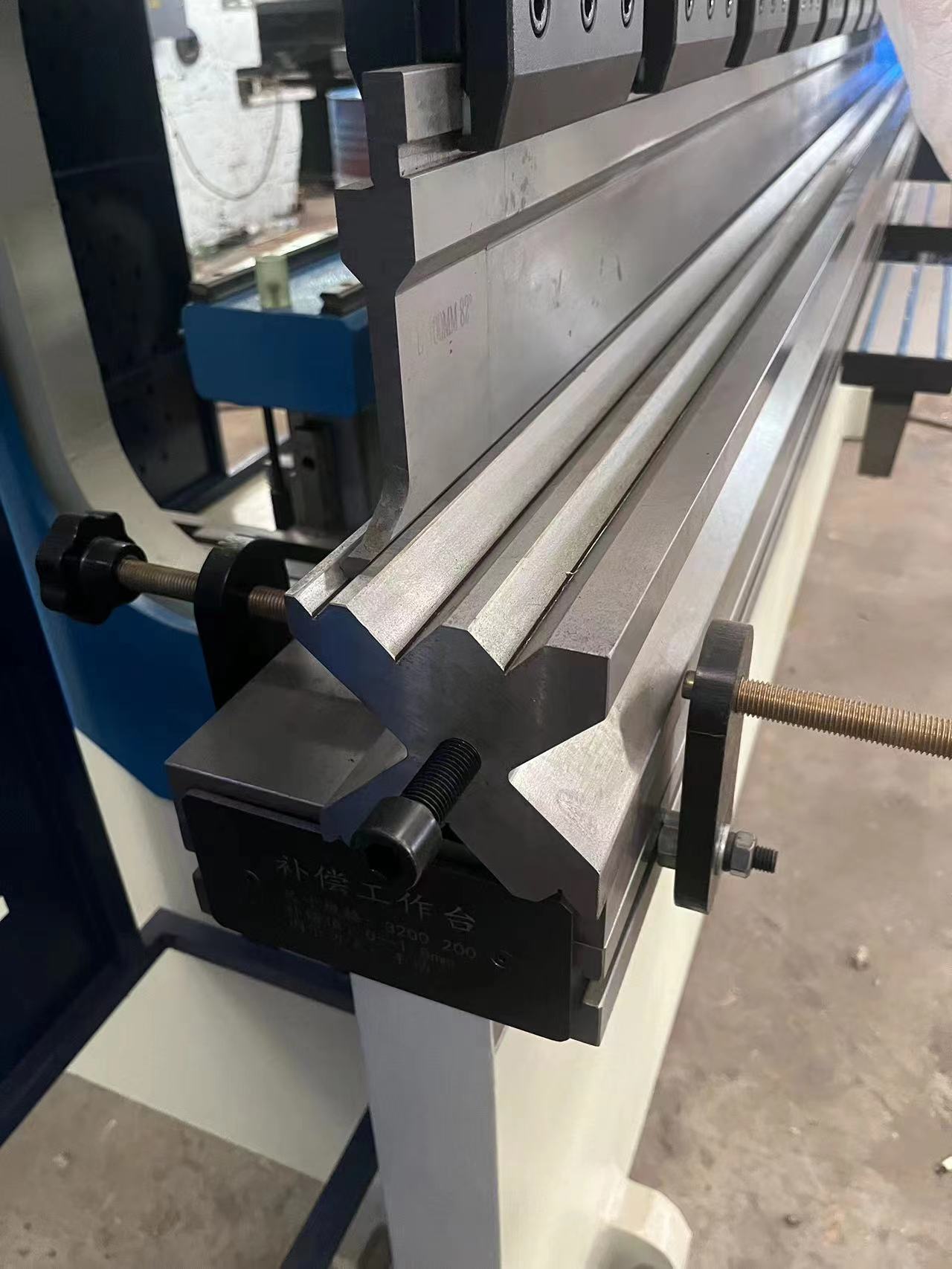 cnc bending machine     .jpg