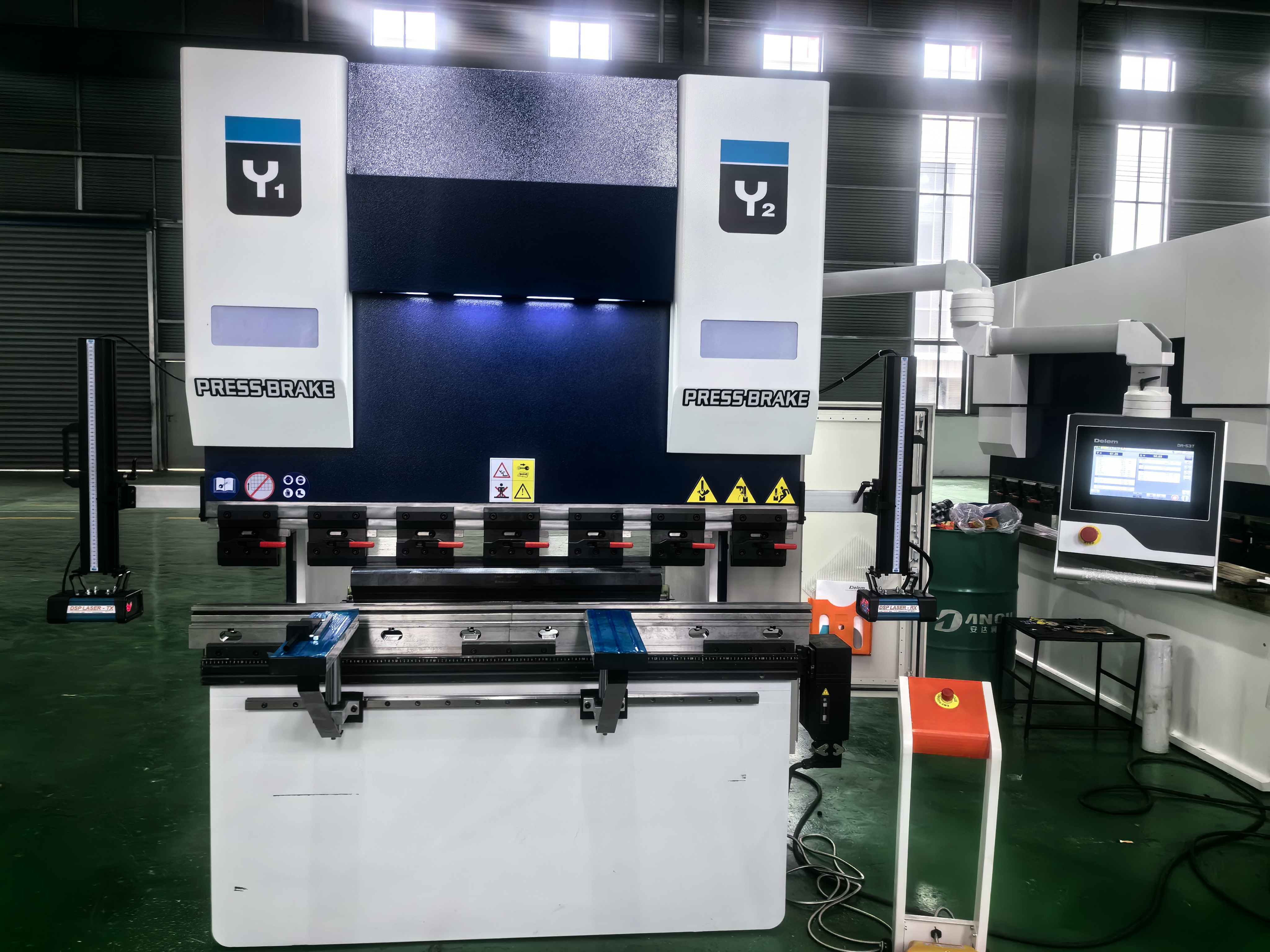 50T1600 cnc electro hydraulic press brake  (2).jpg