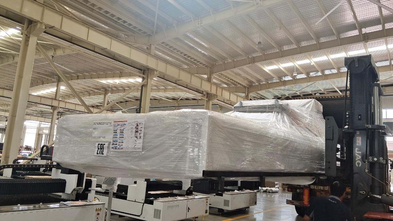 12000w 6015 fiber laser cutting machine (3).jpg