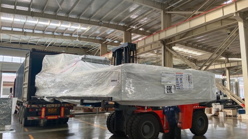 12KW 6015 metal fiber laser cutting machine deliver