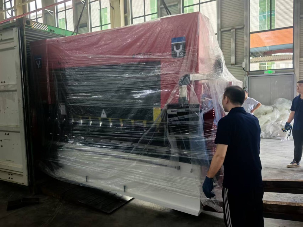 170T3200 CNC Press brake Bending Machine with DA53T Control System and 40T1600 press brake with TP10S deliver