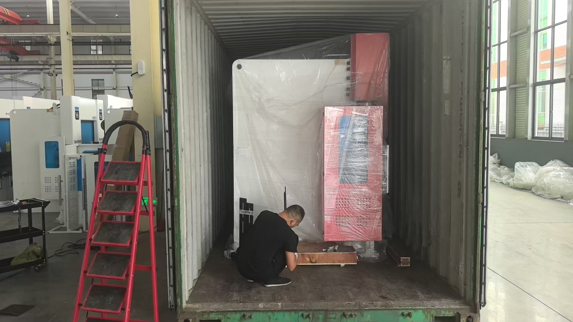 1759112817991929.jpg 170T3200 DA53t hydraulic cnc press brake and 40T1600 TO10S servo press brake (2).jpg