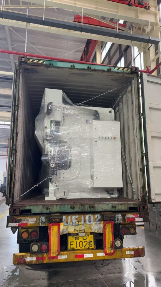 220T3200 DA53T 4+1+2 Axis CNC Press Brake deliver